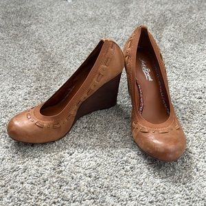 Lucky brand wedge shoe size 6